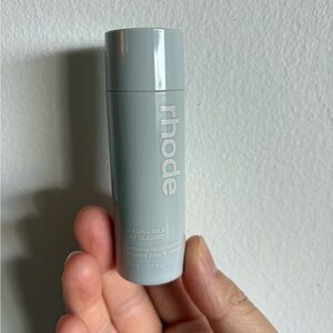 2 Rhode Glazing Milk Lait Glazing
Size: 20 ml
Brand new and unused